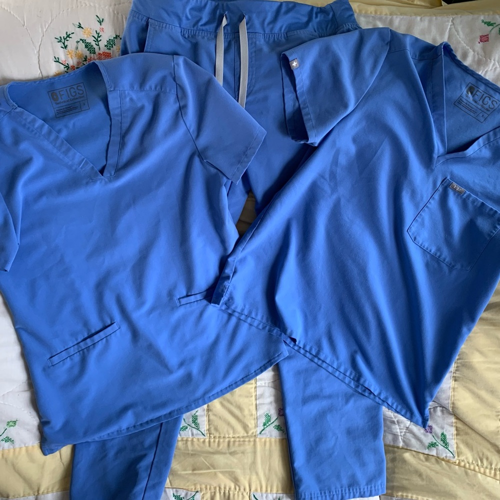 FIGS scrub set